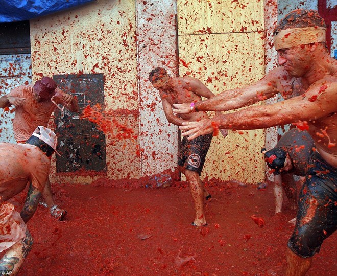 le hoi ca chua 4 - Lễ hội cà chua Tomatina truyền thống đầy sôi động của Tây Ban Nha