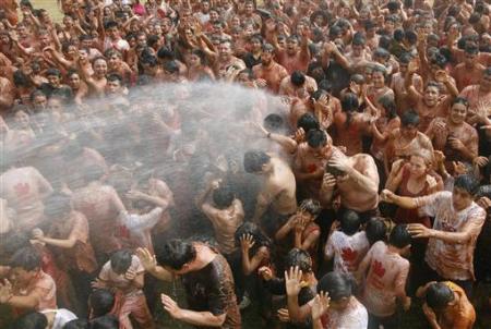 le hoi ca chua 6 - Lễ hội cà chua Tomatina truyền thống đầy sôi động của Tây Ban Nha