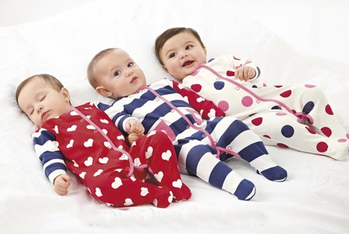 quan ao cho be 2 - Chọn quần áo thế nào để tốt nhất cho trẻ sơ sinh?