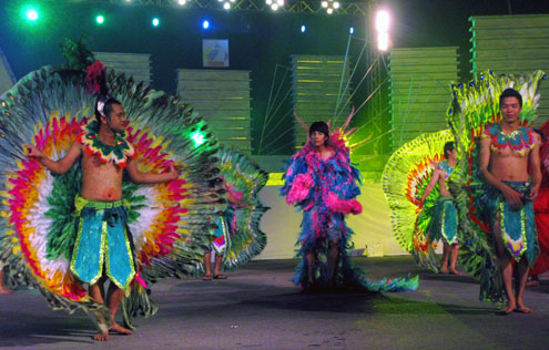 tinhalong100 - Đêm hội Carnaval ở Hạ Long