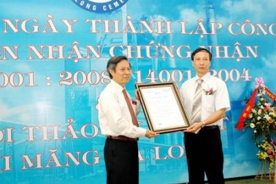 tinhalong63 - Xi măng Hạ Long nhận chứng nhận ISO