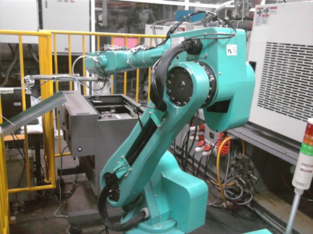 Robot sẽ sản xuất iPhone 5?