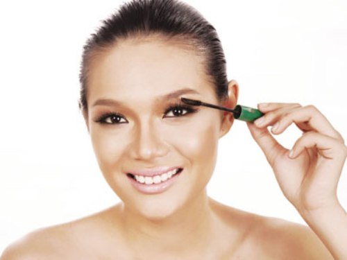 Lông mi dài tự nhiên cuốn hút