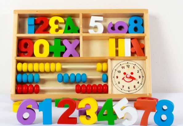 Đồ chơi toán học và đếm số cho bé độ tuổi mầm non