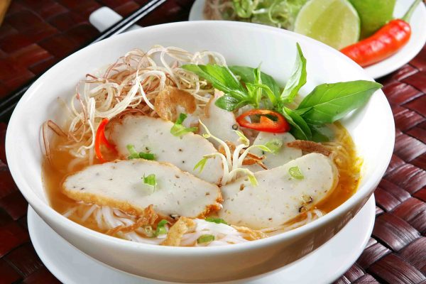 Chả cá ở Nha Trang lưu giữ được vị ngọt của cá tươi, vị mặn vừa phải của công đoại tẩm ướp