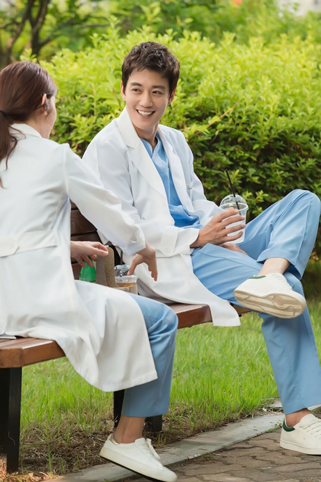 Kim Rae-won trong phim Doctors