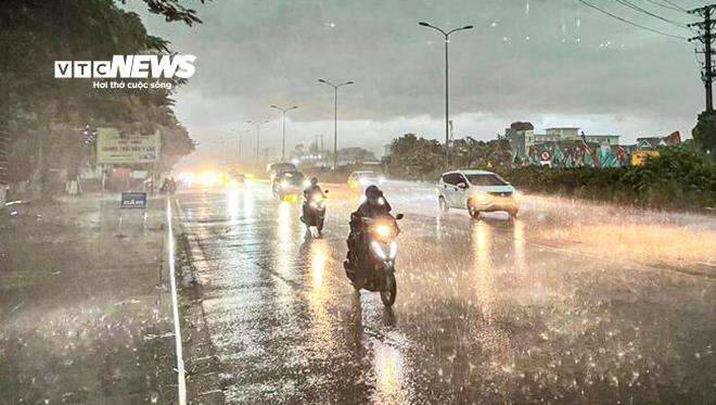 Dự Báo Thời Tiết Hôm Nay 19/9: Nhiều Khu Vực Trên Cả Nước Có Mưa Dông, Nguy Cơ Sấm Sét