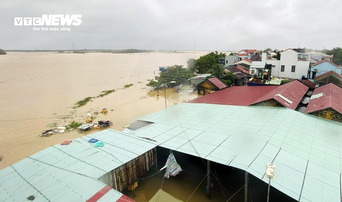 Cảnh báo Lũ Đặc biệt Lớn tại Huế và Đà Nẵng: Mực nước sông Hương, sông Bồ vượt BĐ3, ngập lụt diện rộng kéo dài Cảnh báo Lũ Đặc biệt Lớn tại Huế và Đà Nẵng: Mực nước sông Hương, sông Bồ vượt BĐ3, ngập lụt diện rộng kéo dài